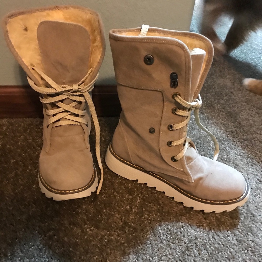 Snow boots